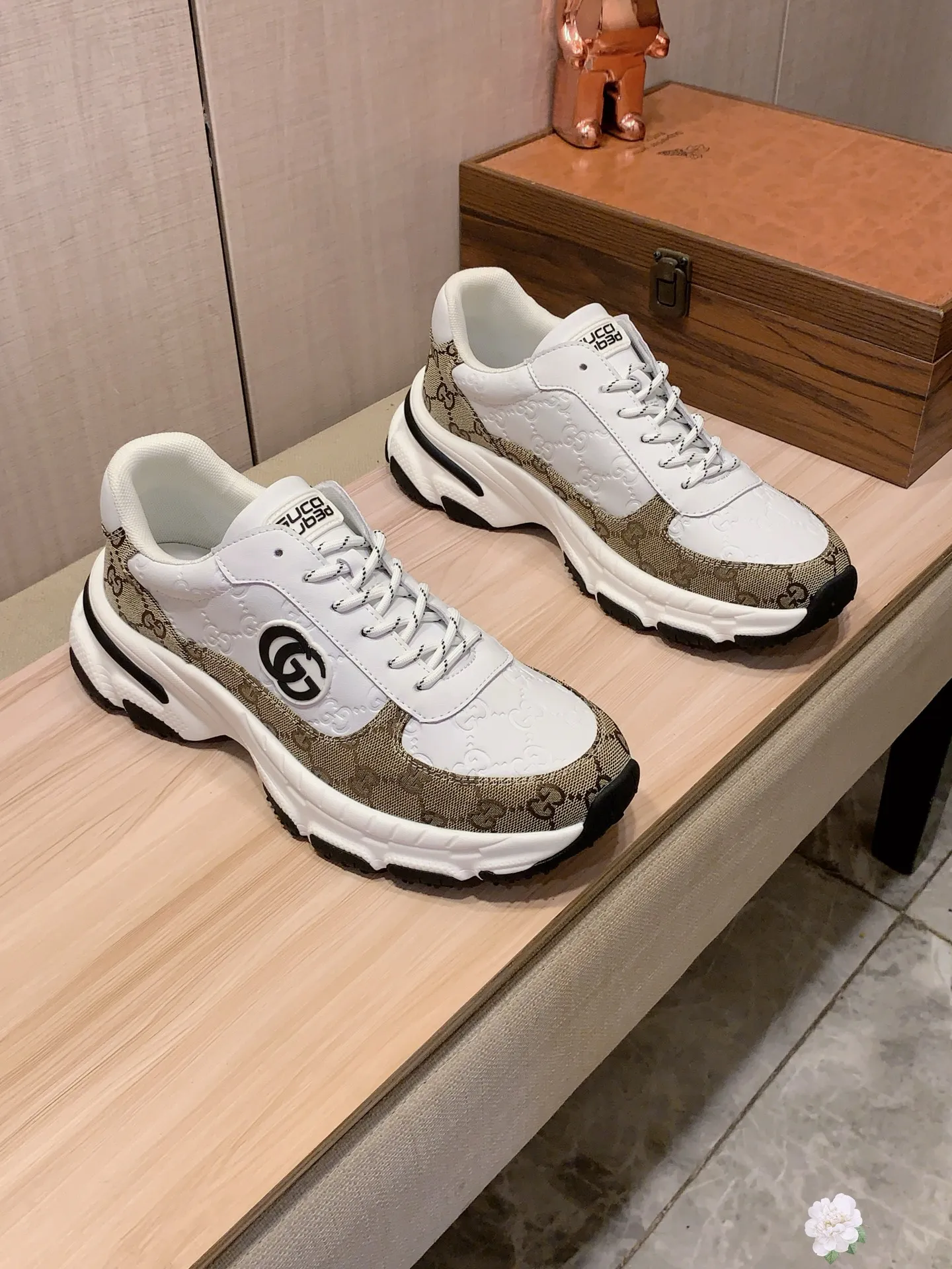 Men's men's shoes💰460💰💰🎩🎩[Lightning][Lightning] "Gucci*" The latest • popular casual shoes, top brand [seduce] luxury ~ purchasing agency, top ~ quality. [Strong] The upper is made of imported breathable cowhide with material ➕ breathable sheepskin feet (•) and fine workmanship. The original stylish and stylish soft rubber wear-resistant and non-slip outsole is light and comfortable on the feet. The real thing looks better when photographed in person. Code 111: Code: 38-44, 3️⃣ colors selected